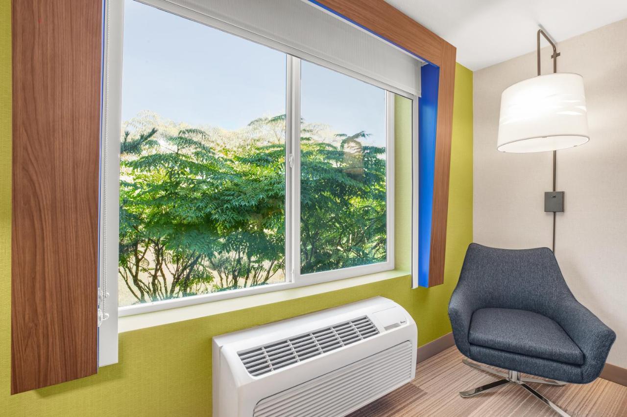 Holiday Inn Express & Suites Tacoma By Ihg Bagian luar foto