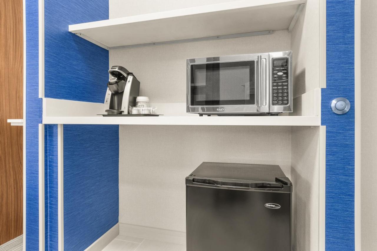 Holiday Inn Express & Suites Tacoma By Ihg Bagian luar foto