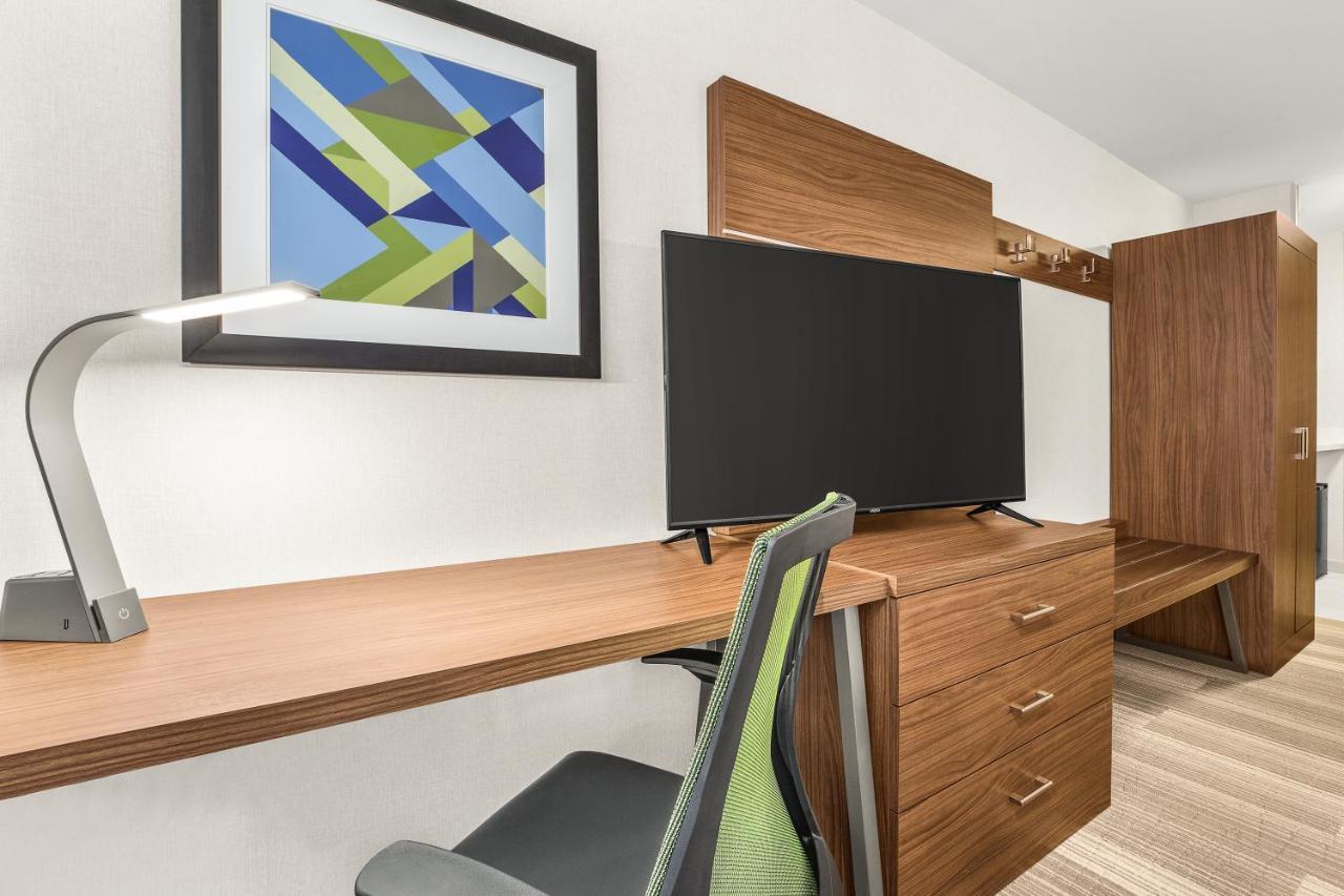 Holiday Inn Express & Suites Tacoma By Ihg Bagian luar foto