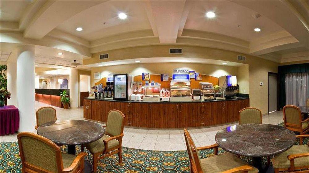 Holiday Inn Express & Suites Tacoma By Ihg Bagian luar foto