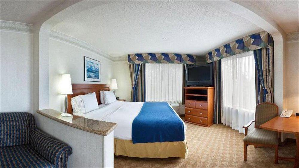 Holiday Inn Express & Suites Tacoma By Ihg Bagian luar foto