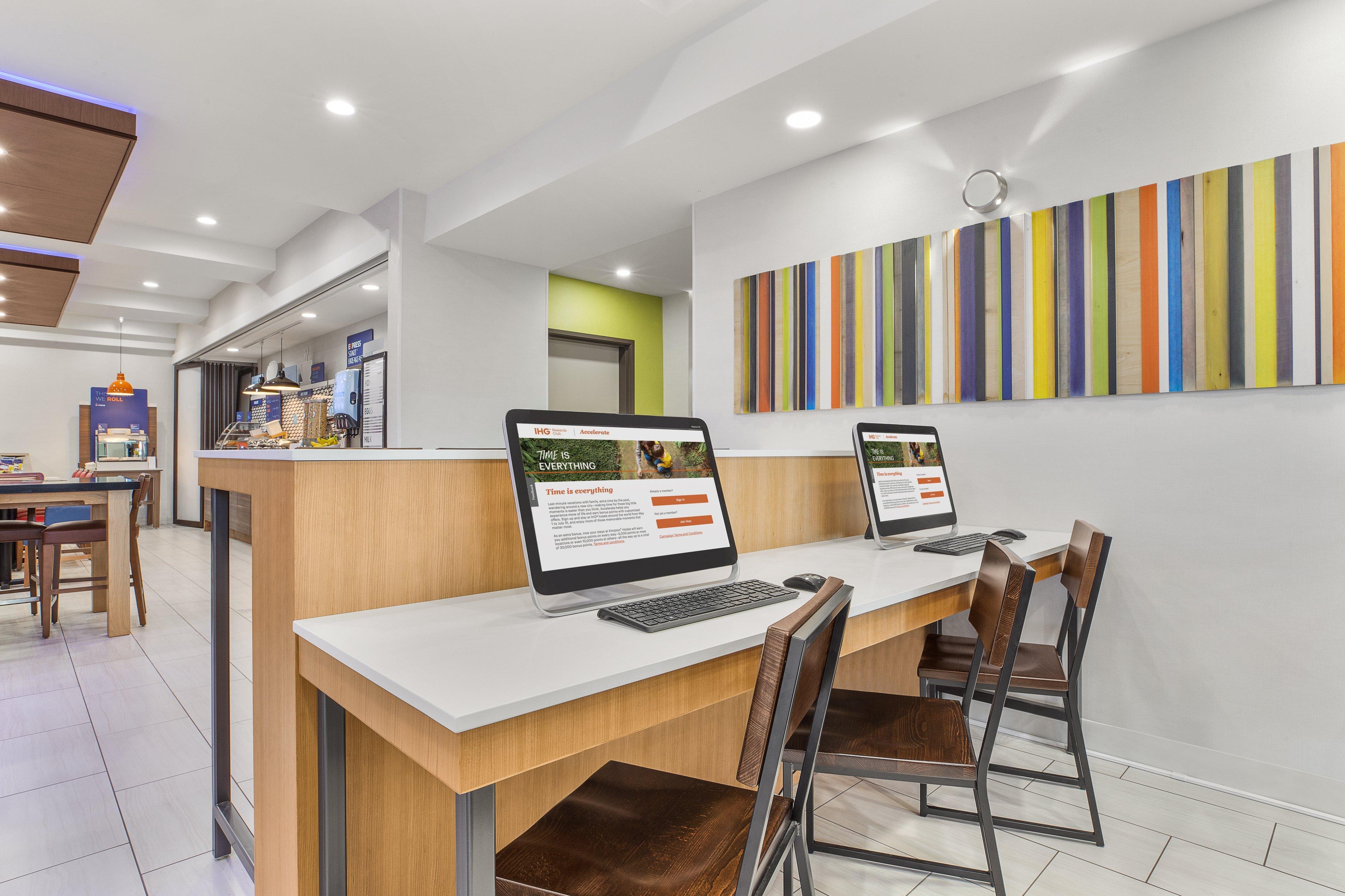 Holiday Inn Express & Suites Tacoma By Ihg Bagian luar foto