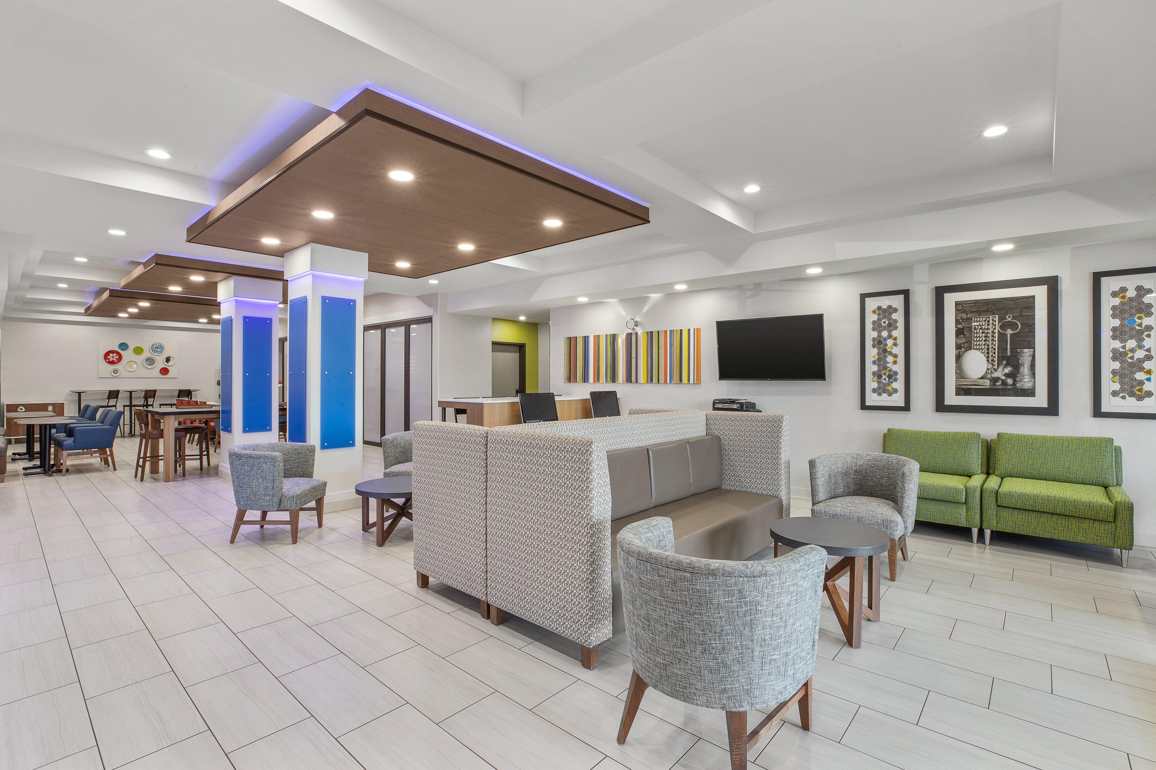 Holiday Inn Express & Suites Tacoma By Ihg Bagian luar foto