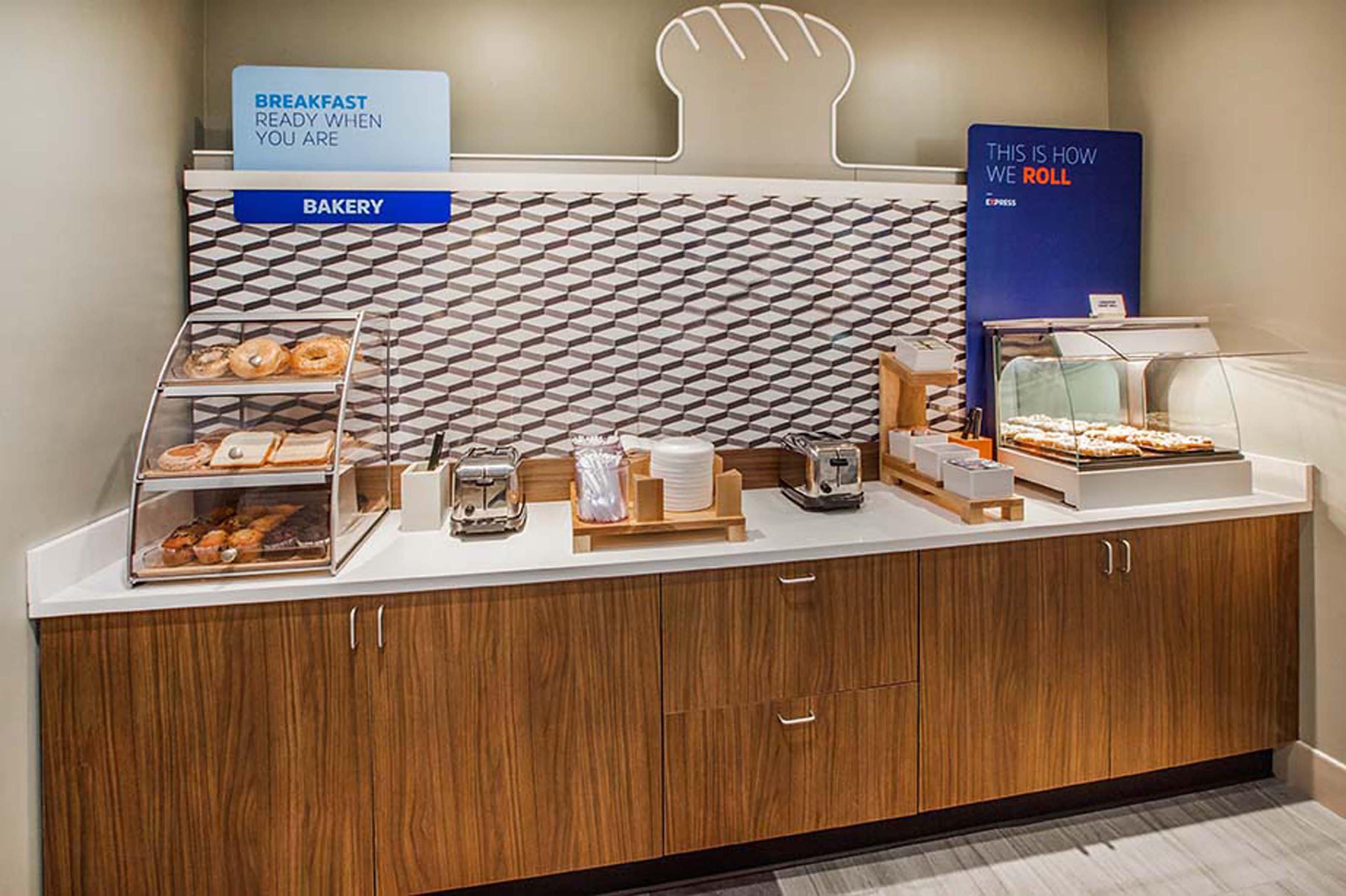 Holiday Inn Express & Suites Tacoma By Ihg Bagian luar foto