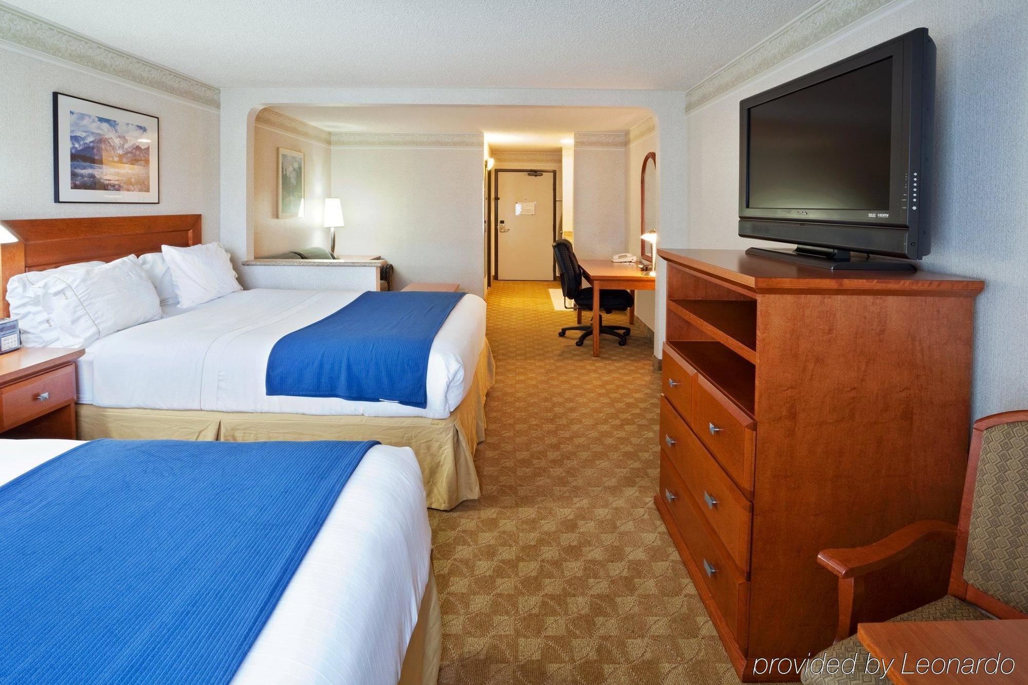 Holiday Inn Express & Suites Tacoma By Ihg Bagian luar foto